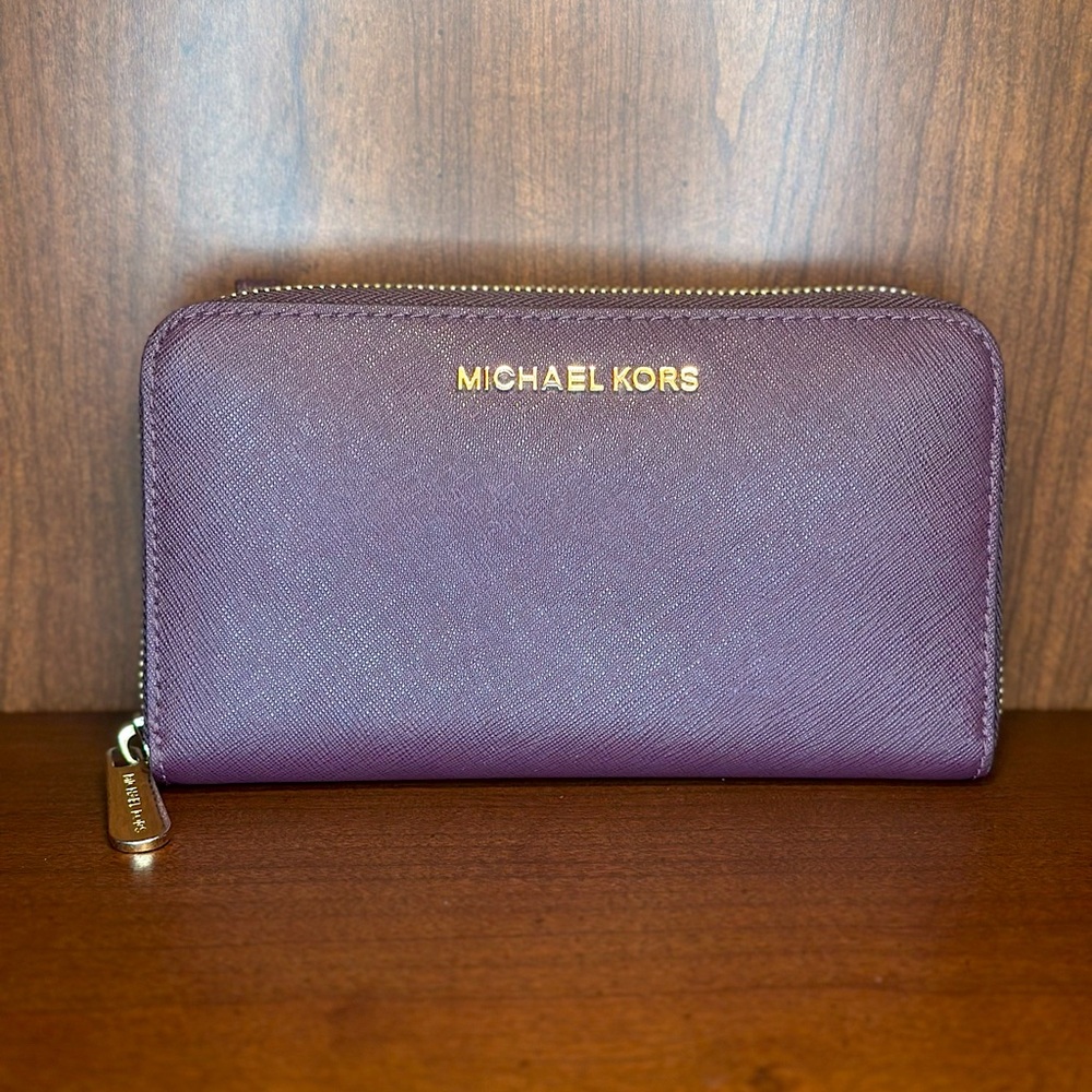 Michael Kors Detachable Crossbody Wallet